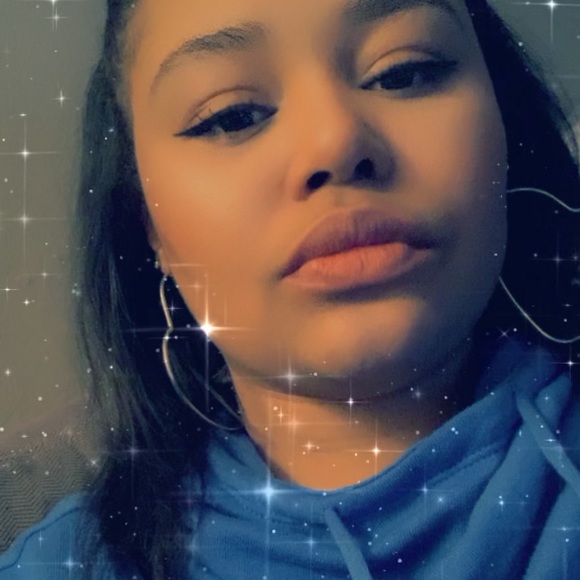 Profile Picture of Oceana Moore (@oceanamoore) on Poshmark