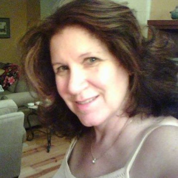 Profile Picture of Laura Roddick (@lauraroddick) on Poshmark