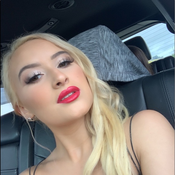 Profile Picture of Gianna Mahnken (@giannakayla) on Poshmark
