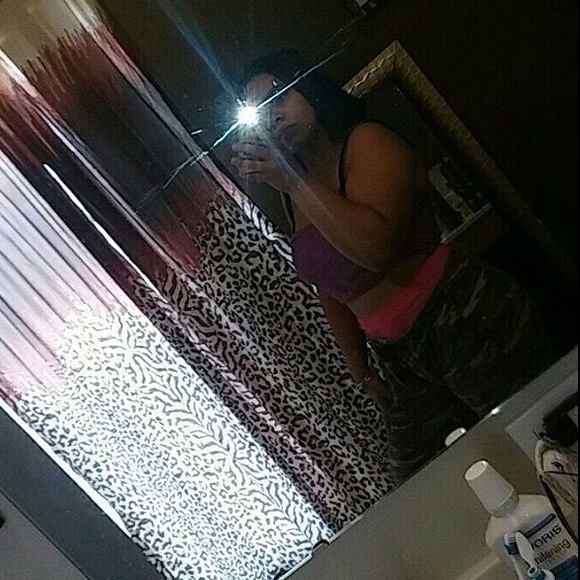 Profile Picture of Viviana Trinidad (@vivi1112) on Poshmark
