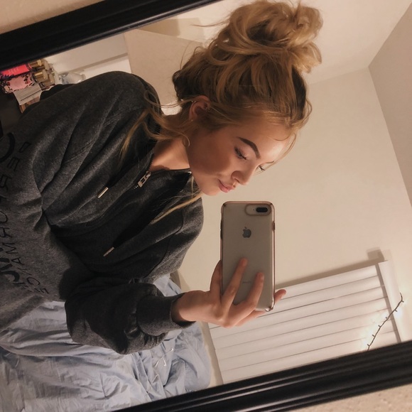 Page Panzera - Poshmark Profile Picture of Page Panzera (@pxnzerx) on Poshmark