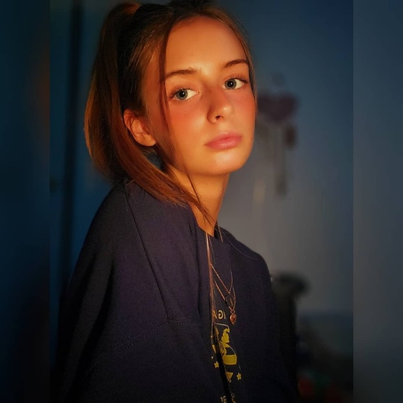 Profile Picture of Caitlin Rust (@caitlinariana) on Poshmark