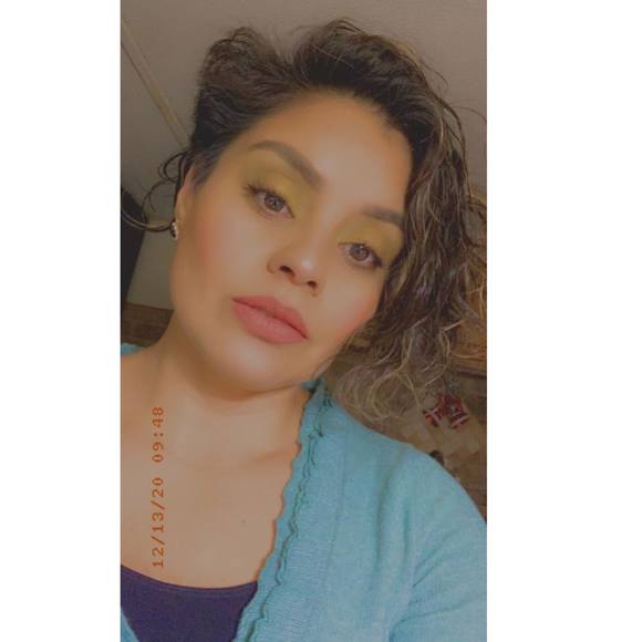 Profile Picture of Adriana Carreon (@04181997) on Poshmark
