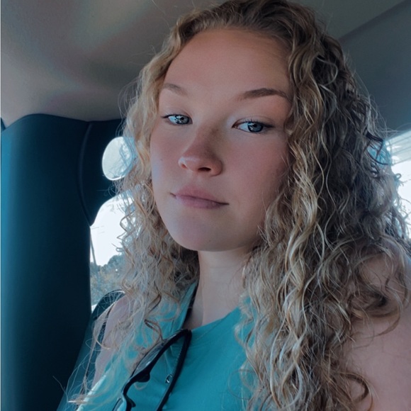Profile Picture of Katelynn Curtis (@katelynncurt591) on Poshmark