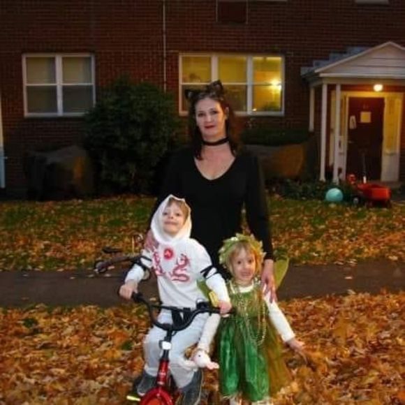 Profile Picture of Lauri Randall (@ecalypso) on Poshmark