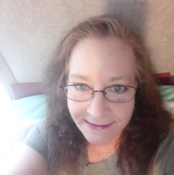 Profile Picture of Sharon Hennessey (@jailyn1412) on Poshmark