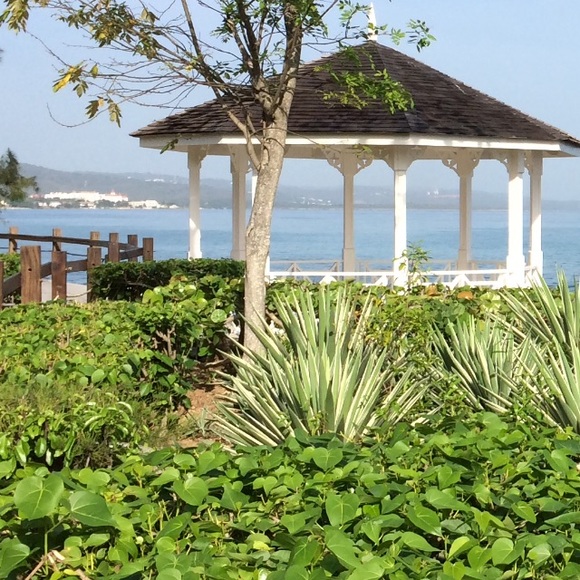 Profile Picture of Leigh Cayo (@leighcayo) on Poshmark