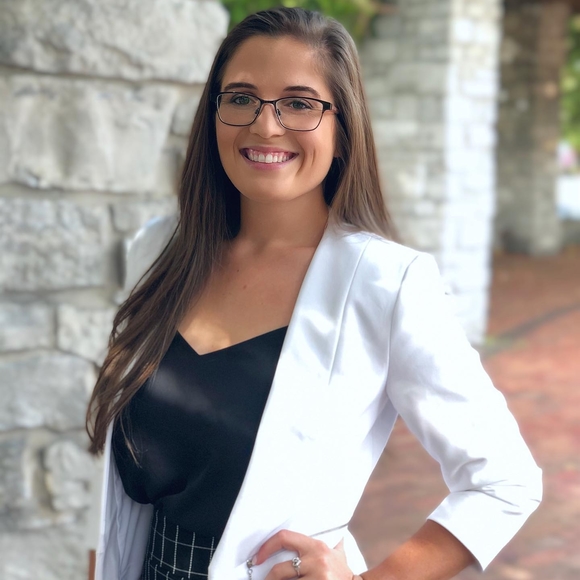 Taylor Pechtel - Poshmark Profile Picture of Taylor Pechtel (@teepechtel15) on Poshmark