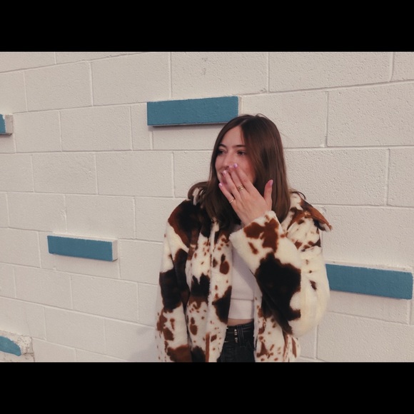 Profile Picture of Rebecca Hansen (@rhansen711) on Poshmark