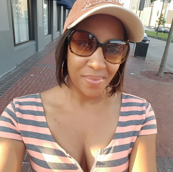 Profile Picture of Shanitra Brazan (@nitrab48) on Poshmark