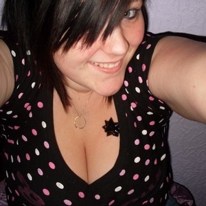 Profile Picture of Laura Oxbury (@lauraoxbury) on Myspace