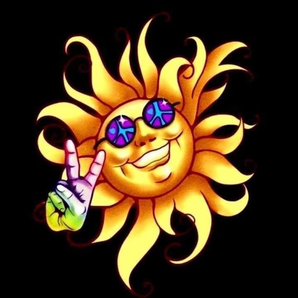 Profile Picture of Laura Pelland (@laurapelland) on Poshmark