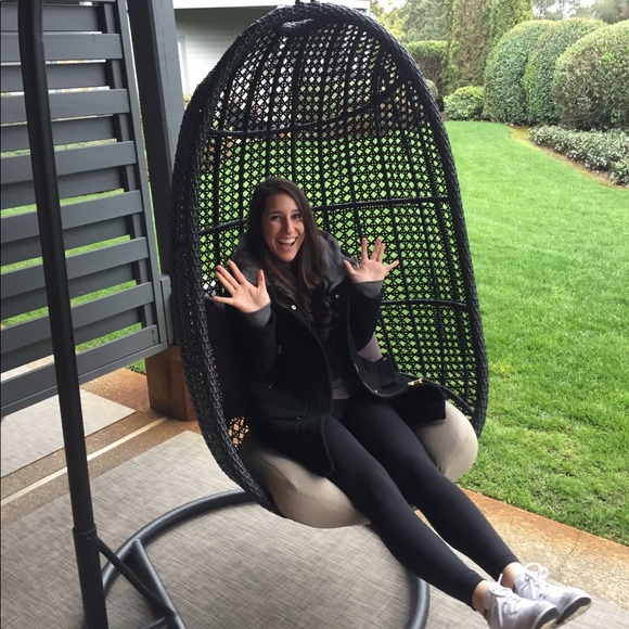 Profile Picture of Katina Kourpas (@katinak12) on Poshmark