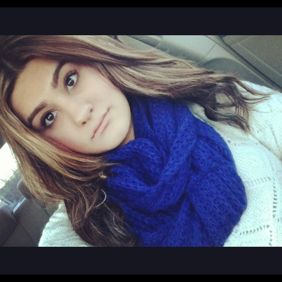 Profile Picture of Ally Rezazadeh (@ally_rezazadeh) on Poshmark