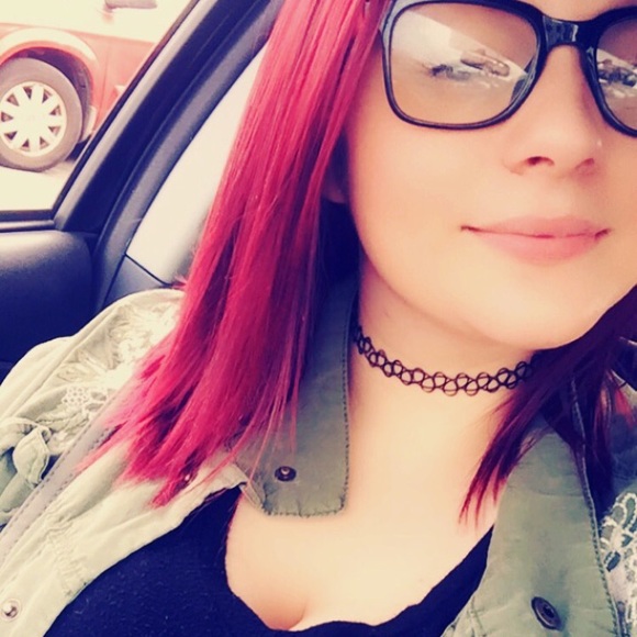 Profile Picture of Britt Mellott (@britt_mellott) on Poshmark