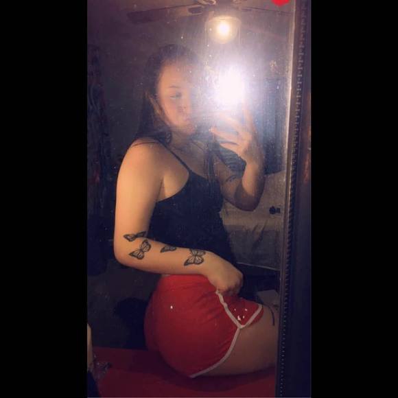 Profile Picture of Timery rose Danner (@timeryr54) on Poshmark