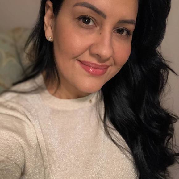 Profile Picture of Daniela Martins (@daniusa2007) on Poshmark