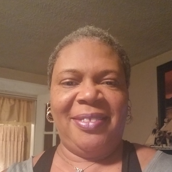Profile Picture of Pauline Williams (@chettycat) on Poshmark