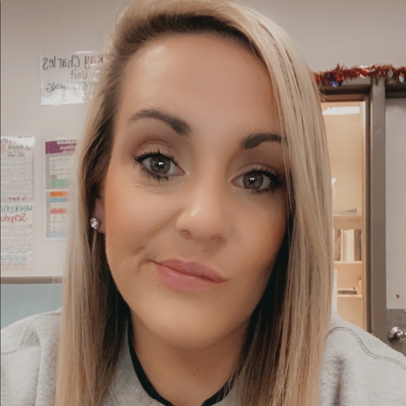 Jessica Precious-sines - Poshmark Profile Picture of Jessica Precious-sines (@jessicaprecious) on Poshmark