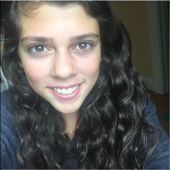 Profile Picture of Raquelle Aurrichio (@raquelle7) on Poshmark