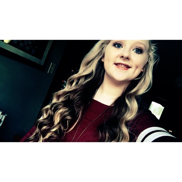 Profile Picture of Claire Gleghorn (@claire_06) on Poshmark