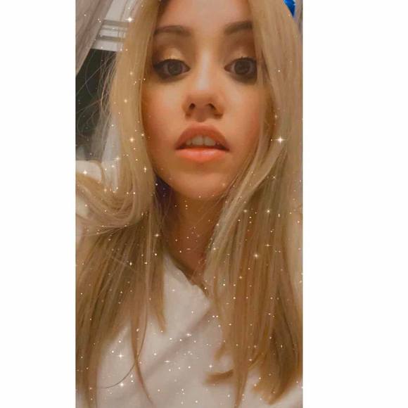 Profile Picture of Perla Graskamp (@pearlsforever) on Poshmark