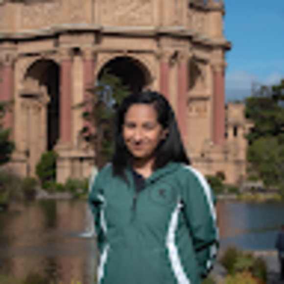 Profile Picture of Stefanie Almendares (@stefvc) on Poshmark