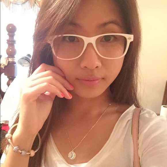 Profile Picture of Srey Chheng (@chheng) on Poshmark