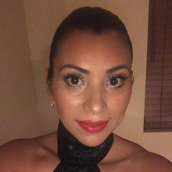 Profile Picture of Gladis Robles (@gladis06) on Poshmark