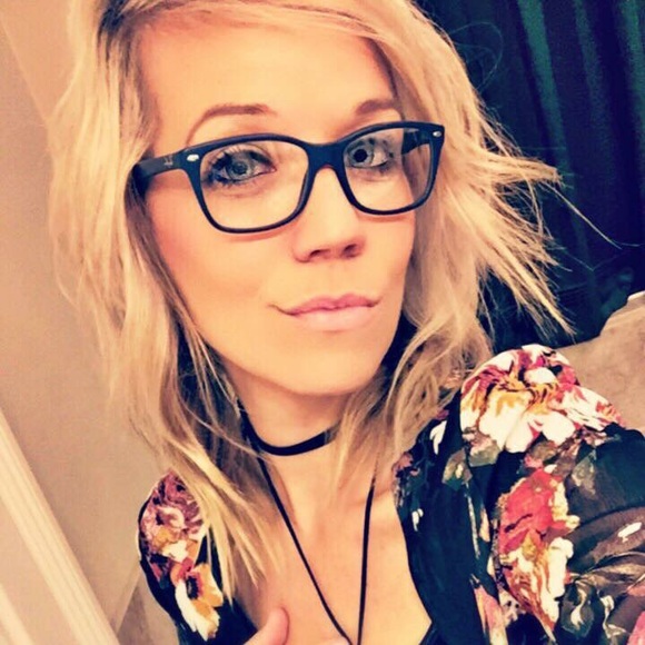 Profile Picture of Nicole Vertz (@nmv3) on Poshmark