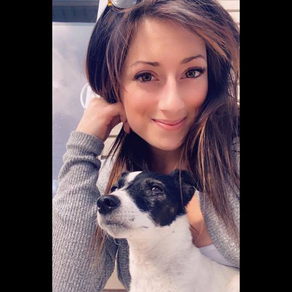 Profile Picture of Gabrielle Mignault (@gabbee_m) on Poshmark