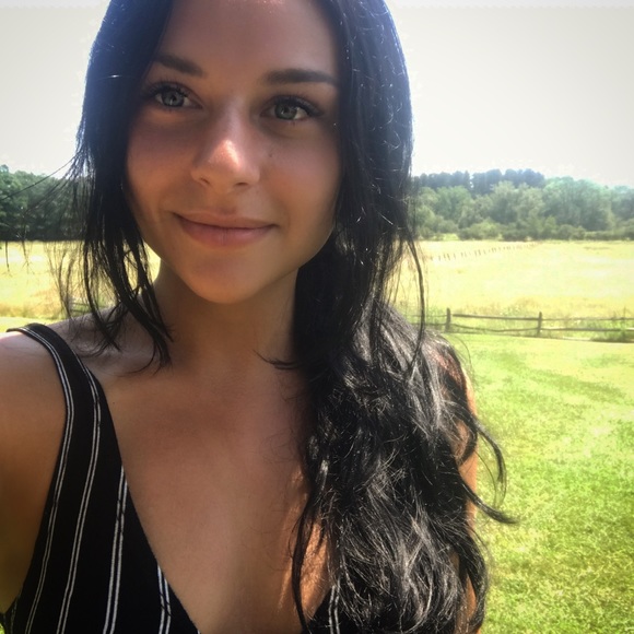Profile Picture of Megan Latimore (@mlatimore147) on Poshmark