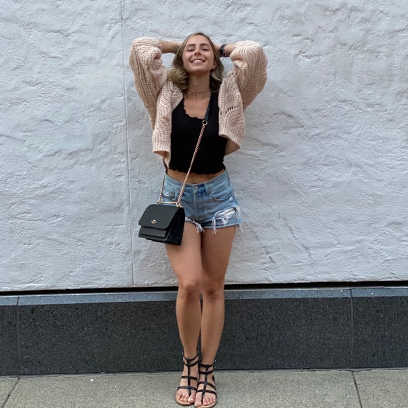 Profile Picture of Cassandra Davis (@cassdave22) on Poshmark