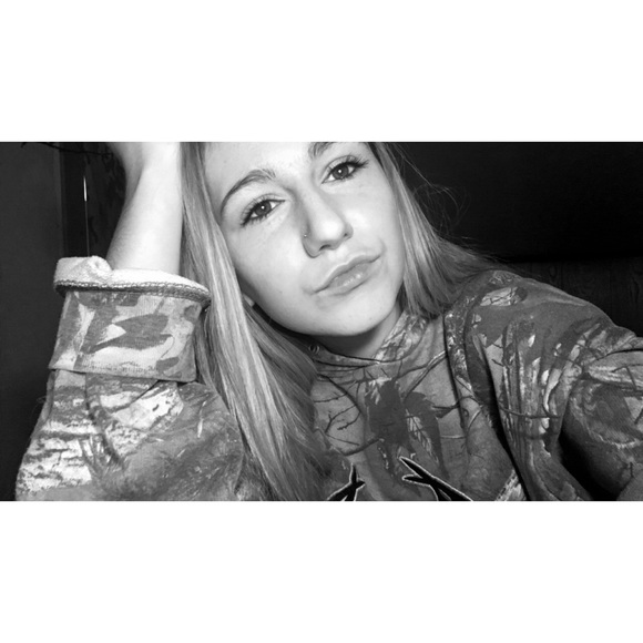 Profile Picture of Taylor Masterpole (@taymasterpole) on Poshmark