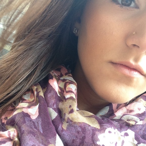 Profile Picture of Jessica Klugh (@jrklugh) on Poshmark