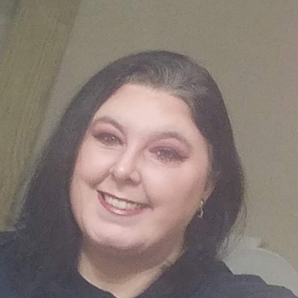 Profile Picture of Stacey Mullins (@smullns2014) on Poshmark