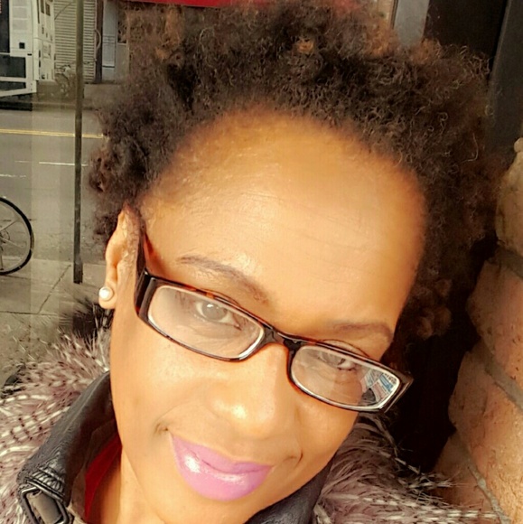 Profile Picture of Georgette Mallette (@geegee1969) on Poshmark