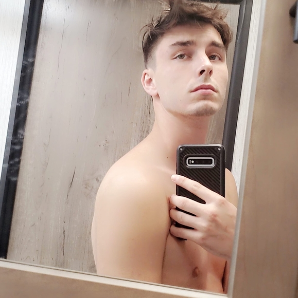 Profile Picture of Dylan Sonnier (@dylansonnier) on Poshmark