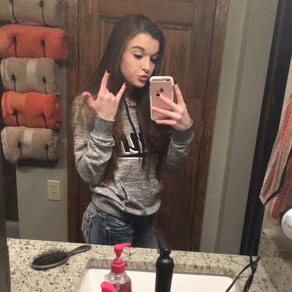 Profile Picture of Hannah Bates (@hann__02) on Poshmark