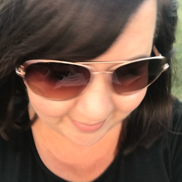 Profile Picture of Aimee Denkers (@aimers1111) on Poshmark