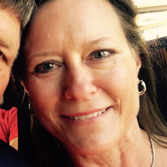 Profile Picture of Denise Ruffino (@druffino) on Poshmark