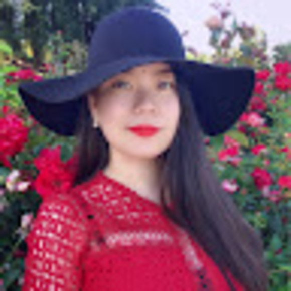 Profile Picture of Junna Liao (@liaojunna0727) on Poshmark