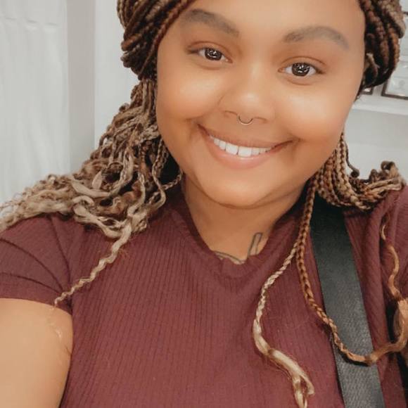 Profile Picture of Laura Tisdale (@tizzykristina) on Poshmark