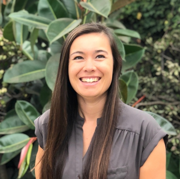 Profile Picture of Danielle Leong (@danielleleong13) on Poshmark