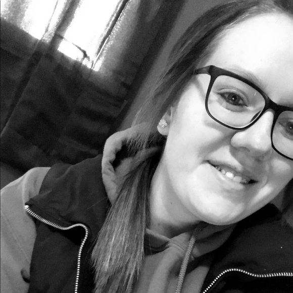 Profile Picture of Sami Loppnow (@samiloppnow16) on Poshmark