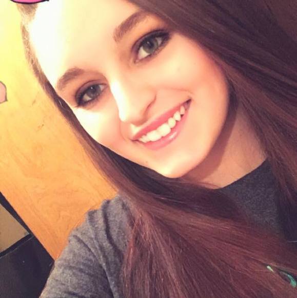 Profile Picture of Ashley Nickole (@ashleynickolew) on Poshmark