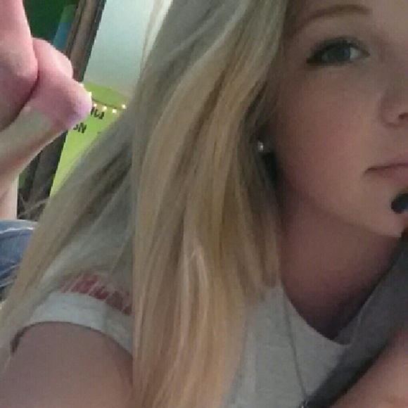 Profile Picture of Taylor Uhlenhopp (@babycakes249) on Poshmark