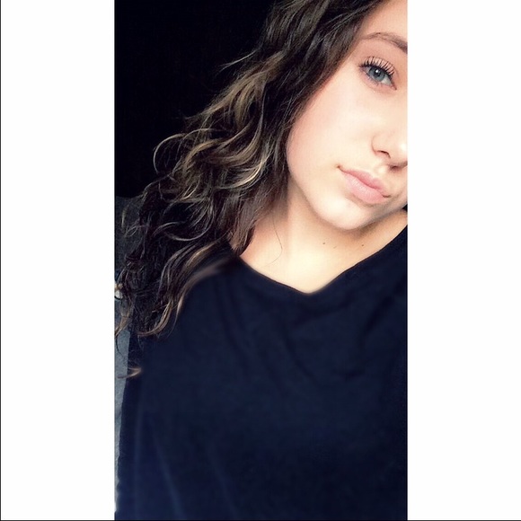 Profile Picture of Leah Kukis (@leahkukis) on Poshmark