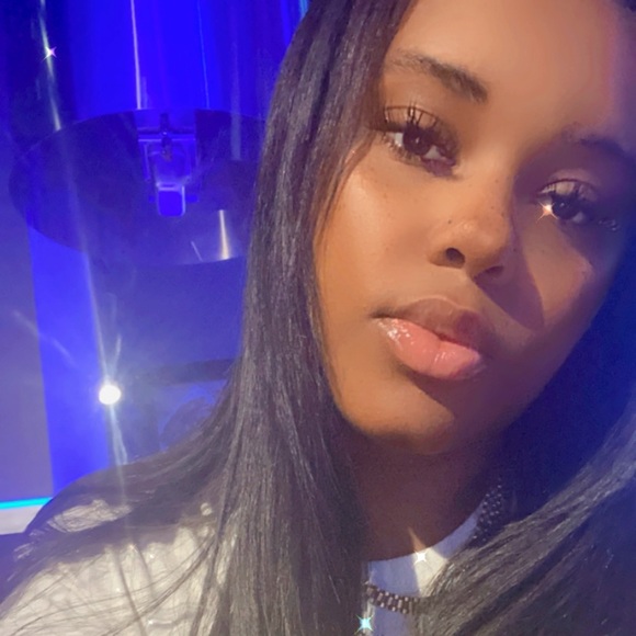 Profile Picture of Janielle Carr (@janiellecarr) on Poshmark