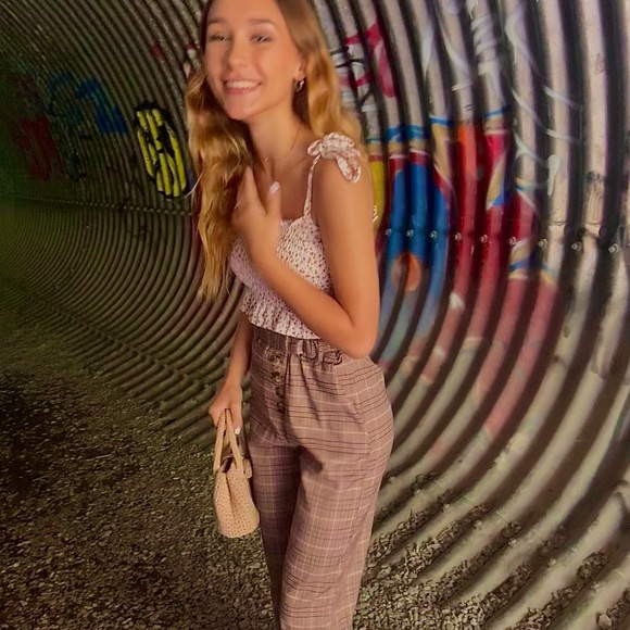 Samantha Neufeld - Poshmark Profile Picture of Samantha Neufeld (@samanthaneuf) on Poshmark